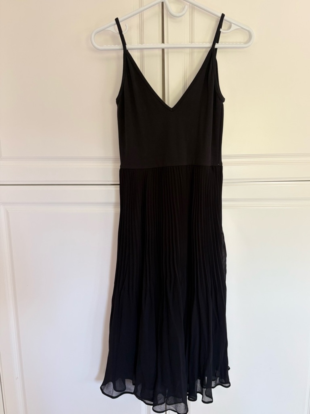 Wilfred Aritzia Black V-Neck Spaghetti Strap Pleated Midi Dress - worn once